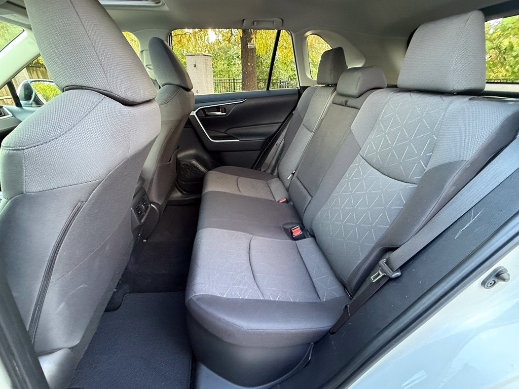 2022 Toyota RAV4 Hybrid XLE - AWD | SUNROOF | CLEAN CARFAX