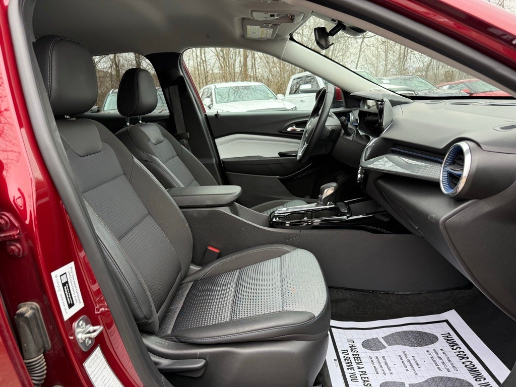 2025 Chevrolet Trax LT ONE OWNER CARFAX