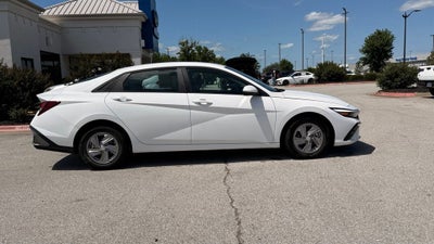 2025 Hyundai Elantra SE