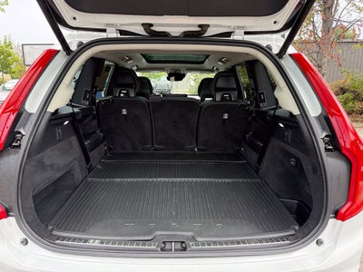 2022 Volvo XC90 T6 Momentum - AWD / PANORAMIC SUNROOF / ONE OWNER