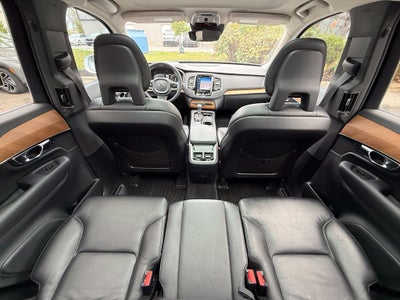 2022 Volvo XC90 T6 Momentum - AWD / PANORAMIC SUNROOF / ONE OWNER