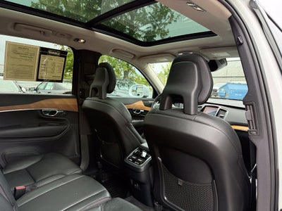2022 Volvo XC90 T6 Momentum - AWD / PANORAMIC SUNROOF / ONE OWNER