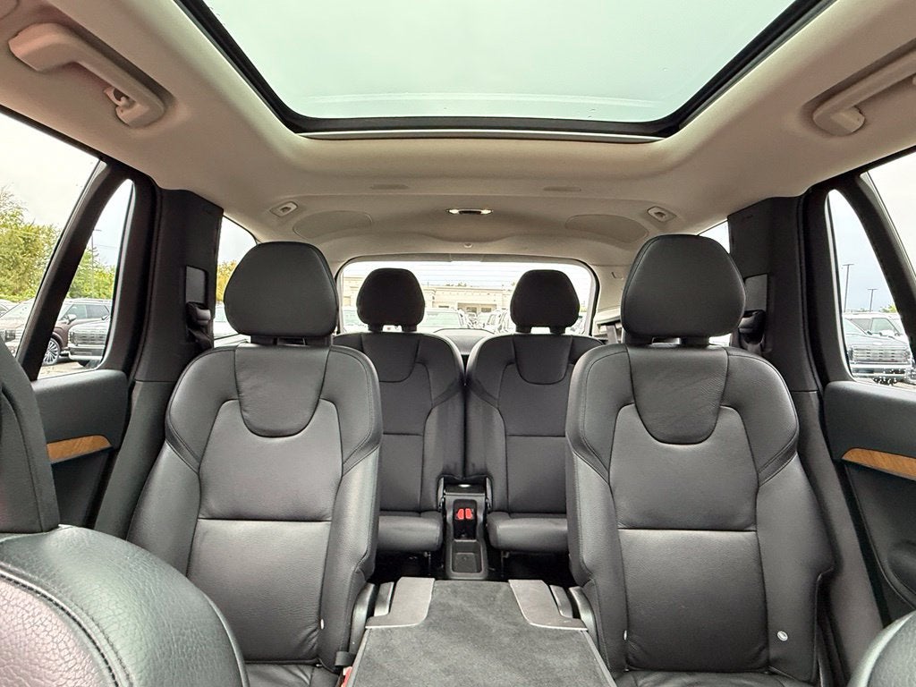 2022 Volvo XC90 T6 Momentum - AWD / PANORAMIC SUNROOF / ONE OWNER