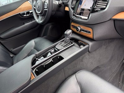 2022 Volvo XC90 T6 Momentum - AWD / PANORAMIC SUNROOF / ONE OWNER