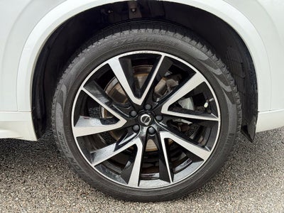 2022 Volvo XC90 T6 Momentum - AWD / PANORAMIC SUNROOF / ONE OWNER