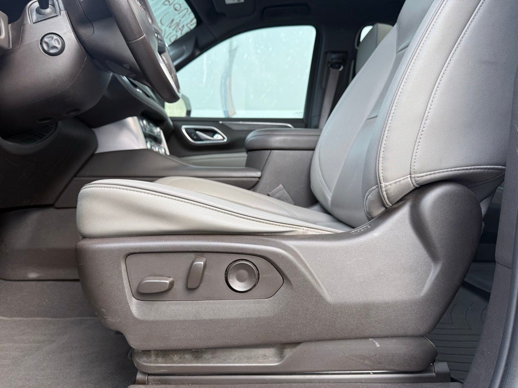 2022 GMC Yukon SLT moon roof/capt seats