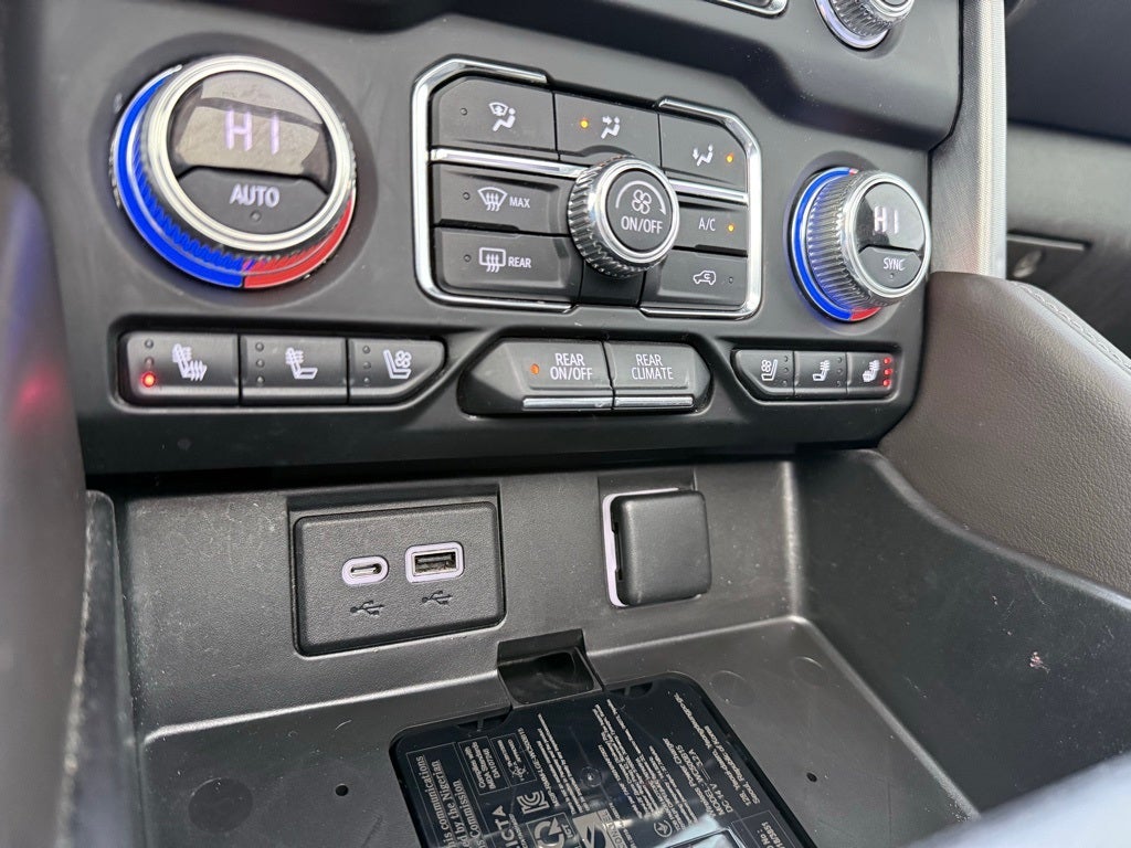 2022 GMC Yukon SLT moon roof/capt seats