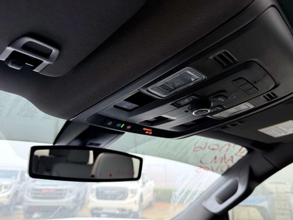 2022 GMC Yukon SLT moon roof/capt seats