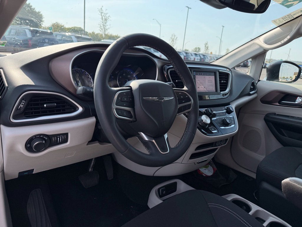 2024 Chrysler Voyager LX