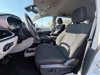 2024 Chrysler Voyager LX
