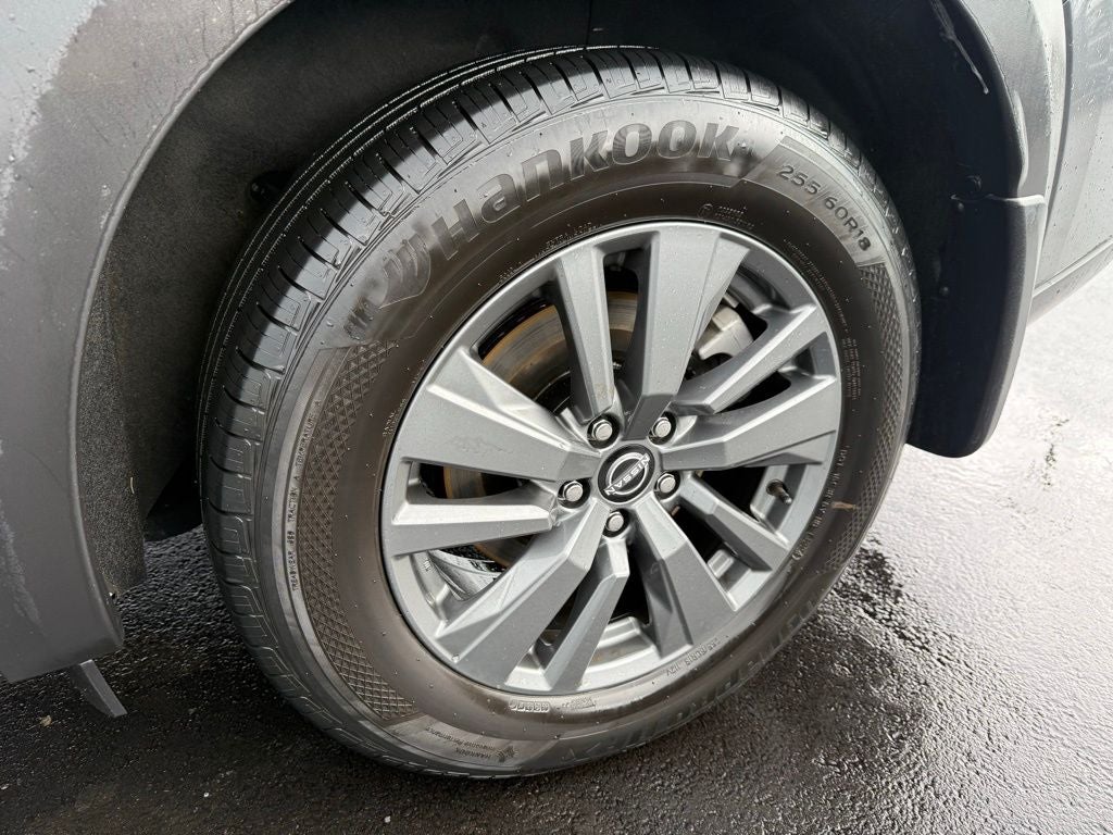 2022 Nissan Pathfinder SV