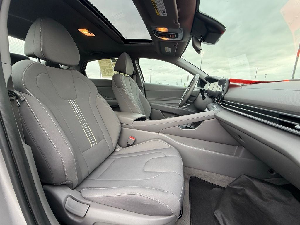 2024 Hyundai Elantra SEL convenience pack