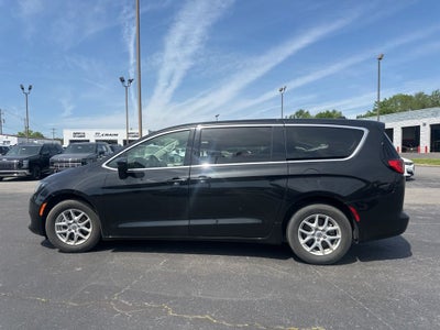 2022 Chrysler Voyager LX
