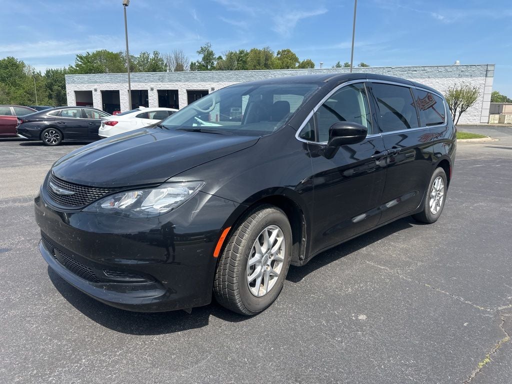 2022 Chrysler Voyager LX