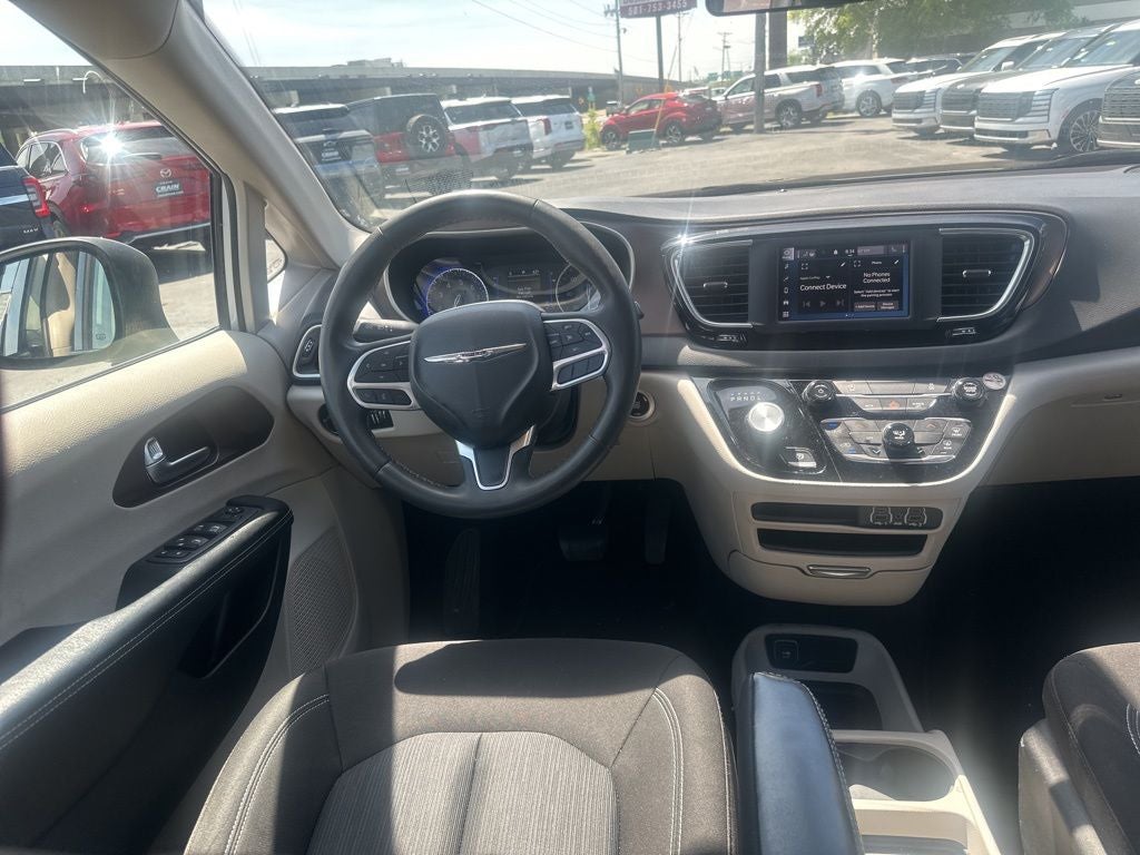 2022 Chrysler Voyager LX