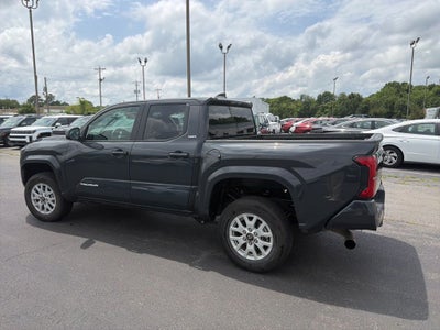 2024 Toyota Tacoma SR5 1-Owner / Clean Carfax / Apple CarPlay/Android Aut