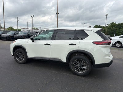 2024 Nissan Rogue S 1-Owner / Blind Spot / Rear Parking Sensors