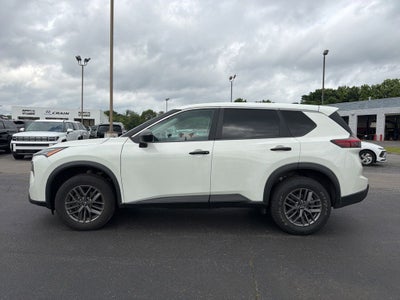 2024 Nissan Rogue S 1-Owner / Blind Spot / Rear Parking Sensors
