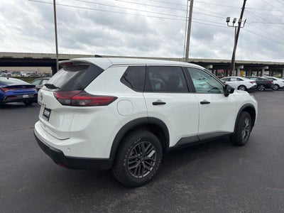 2024 Nissan Rogue S 1-Owner / Blind Spot / Rear Parking Sensors