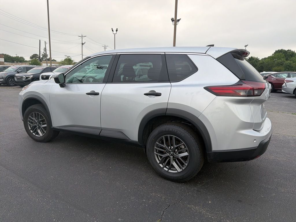 2024 Nissan Rogue S 1-Owner / Rear Parking Sensors / NissanConnect fea