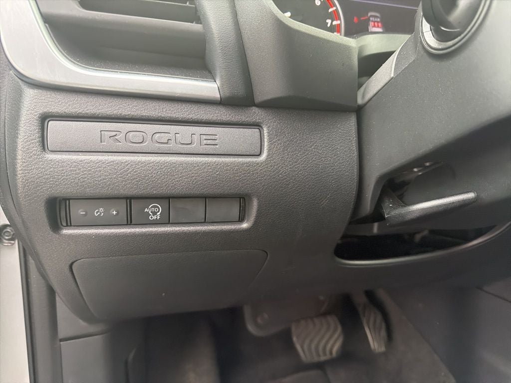 2024 Nissan Rogue S 1-Owner / Rear Parking Sensors / NissanConnect fea