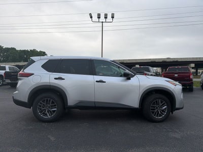 2024 Nissan Rogue S 1-Owner / Rear Parking Sensors / NissanConnect fea