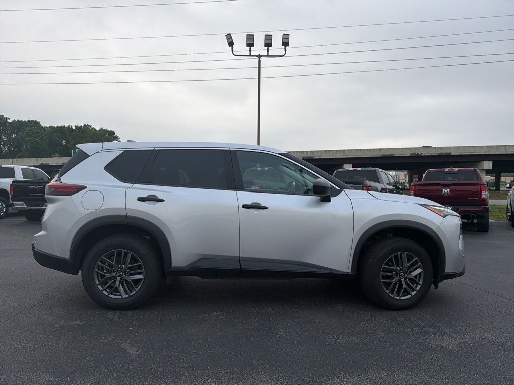 2024 Nissan Rogue S 1-Owner / Rear Parking Sensors / NissanConnect fea