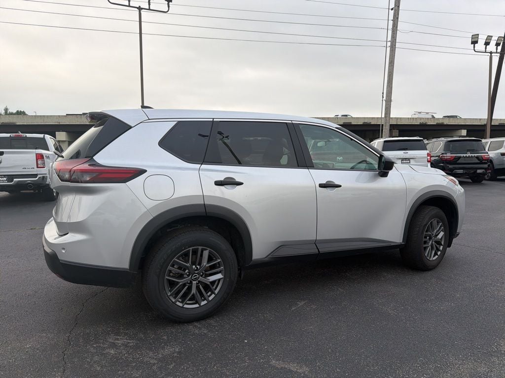 2024 Nissan Rogue S 1-Owner / Rear Parking Sensors / NissanConnect fea