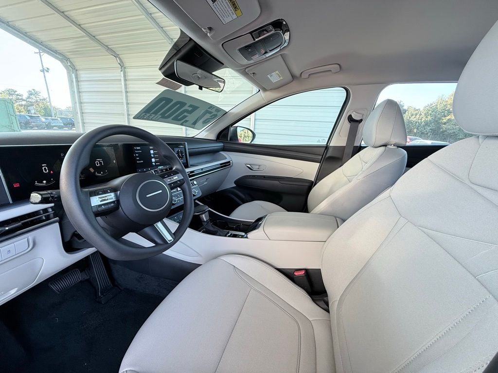 2025 Hyundai Tucson SE LOW LOW MILEAGE / CLEAN CARFAX / LANE KEEP ASSIST