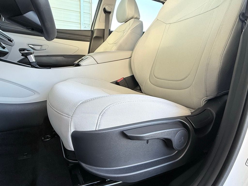 2025 Hyundai Tucson SE LOW LOW MILEAGE / CLEAN CARFAX / LANE KEEP ASSIST