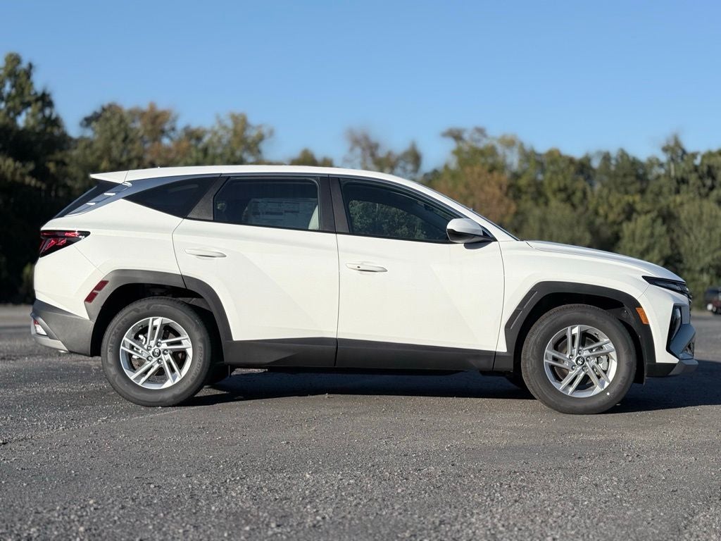 2025 Hyundai Tucson SE LOW LOW MILEAGE / CLEAN CARFAX / LANE KEEP ASSIST