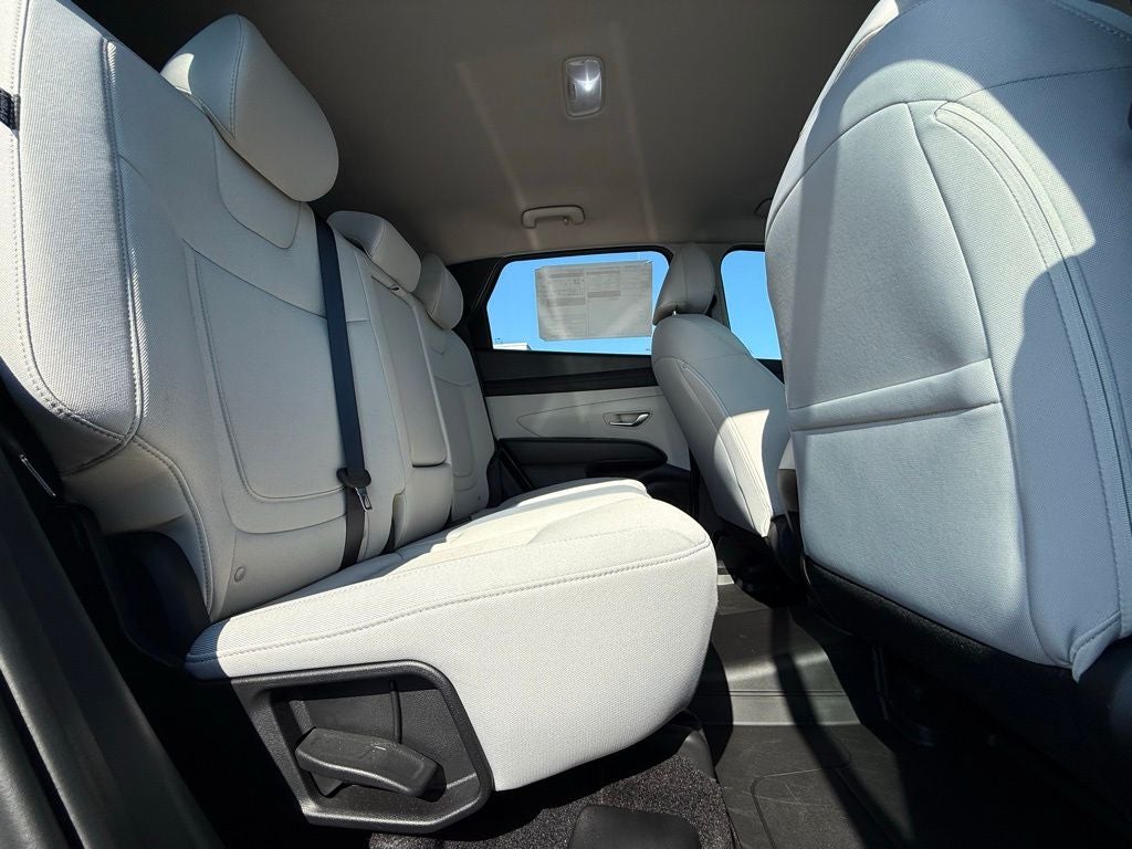 2025 Hyundai Tucson SE SUPER LOW MILES / CLEAN CARFAX / APPLE CARPLAY & A