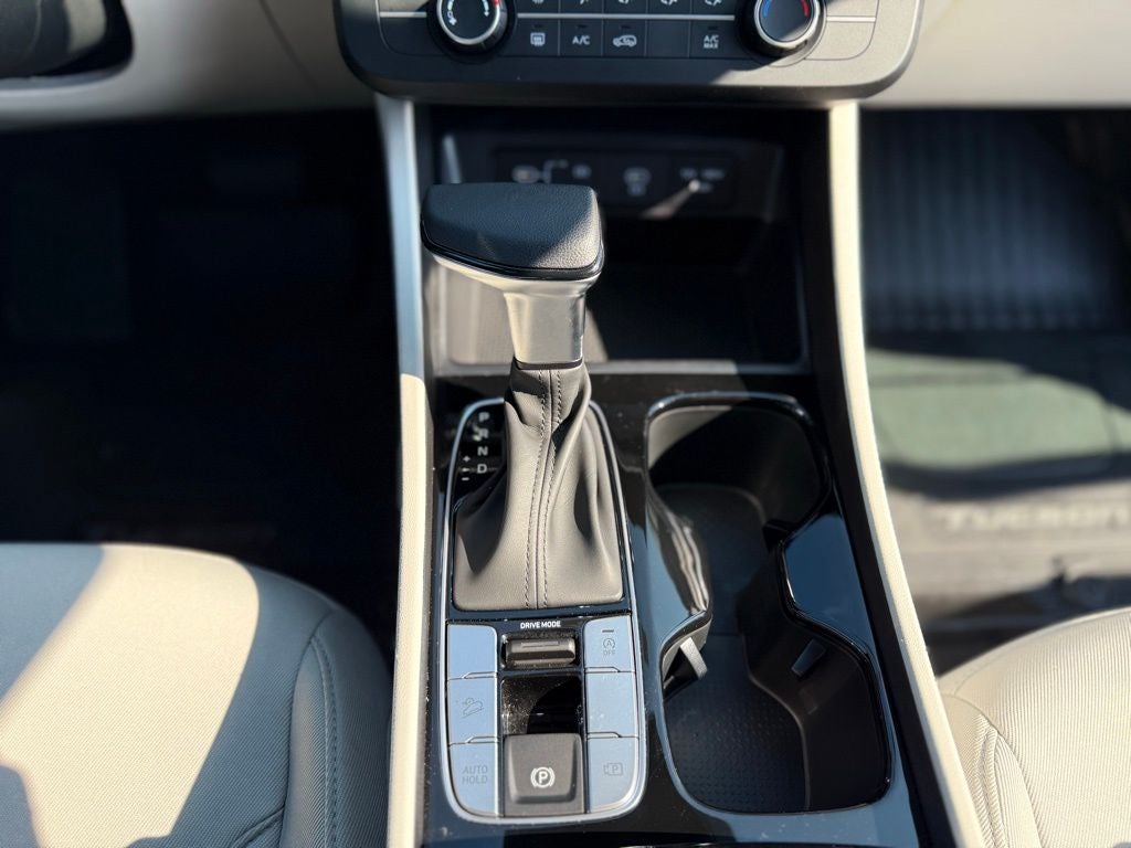 2025 Hyundai Tucson SE SUPER LOW MILES / CLEAN CARFAX / APPLE CARPLAY & A
