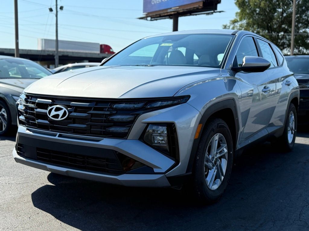 2025 Hyundai Tucson SE SUPER LOW MILES / CLEAN CARFAX / APPLE CARPLAY & A