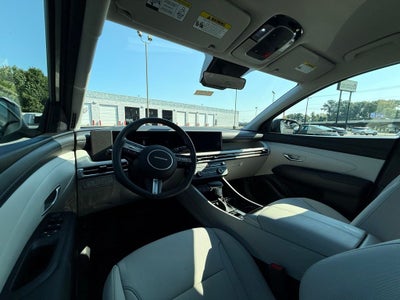 2025 Hyundai Tucson SE SUPER LOW MILES / CLEAN CARFAX / APPLE CARPLAY & A