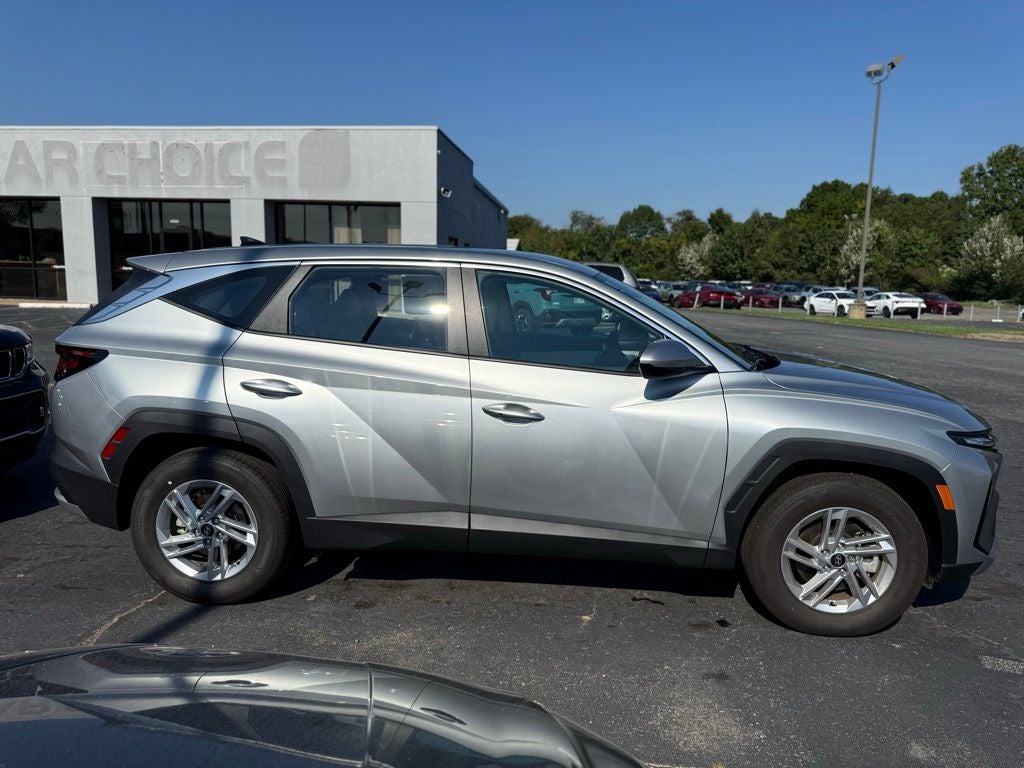 2025 Hyundai Tucson SE SUPER LOW MILES / CLEAN CARFAX / APPLE CARPLAY & A