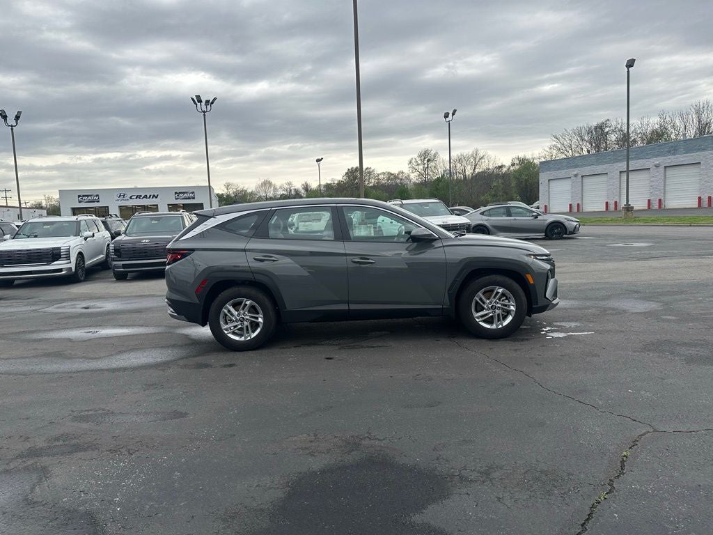 2025 Hyundai Tucson SE LOW MILEAGE /CLEAN CARFAX / APPLE CARPLAY & ANDROI