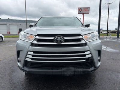 2017 Toyota Highlander XLE Navigation / Clean Carfax / Power Moonroof / 3rd R