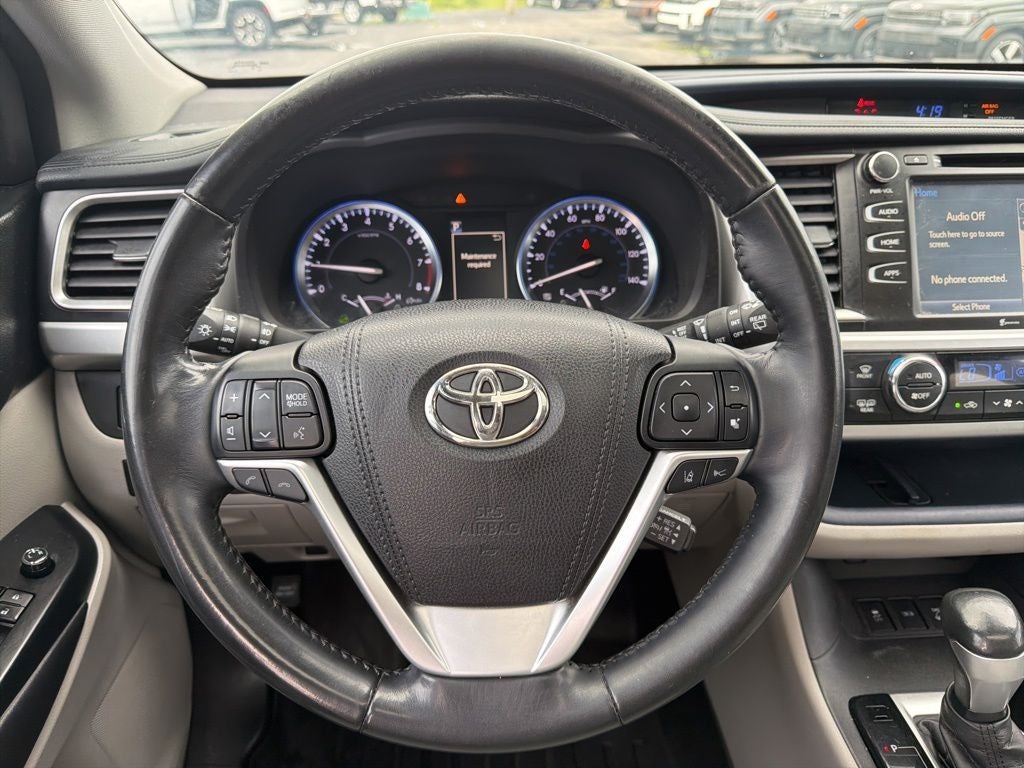 2017 Toyota Highlander XLE Navigation / Clean Carfax / Power Moonroof / 3rd R