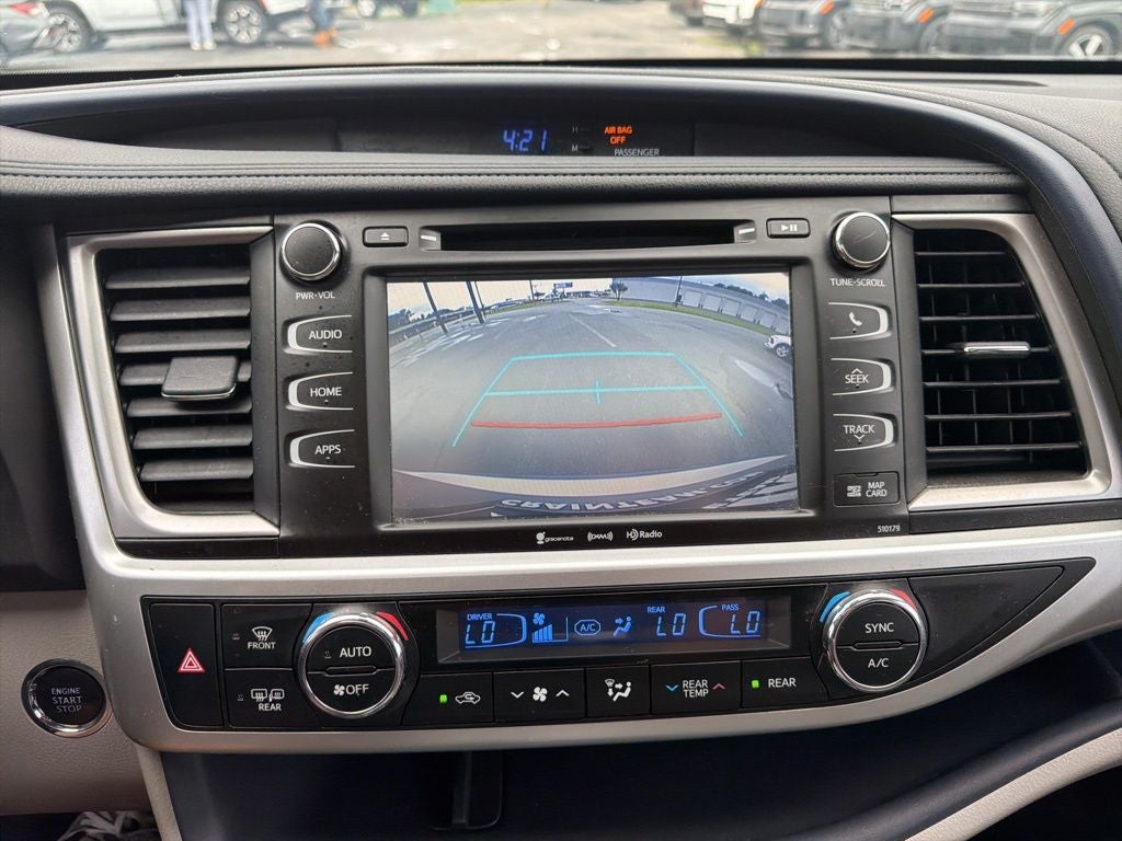 2017 Toyota Highlander XLE Navigation / Clean Carfax / Power Moonroof / 3rd R