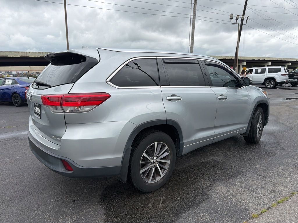 2017 Toyota Highlander XLE Navigation / Clean Carfax / Power Moonroof / 3rd R