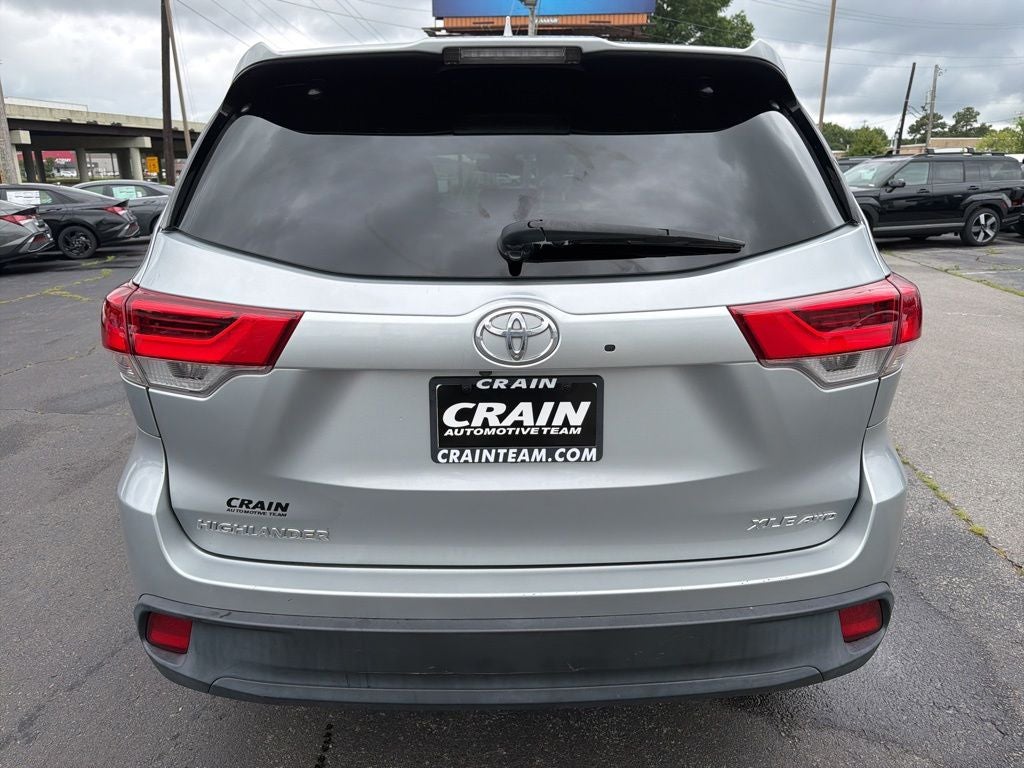 2017 Toyota Highlander XLE Navigation / Clean Carfax / Power Moonroof / 3rd R