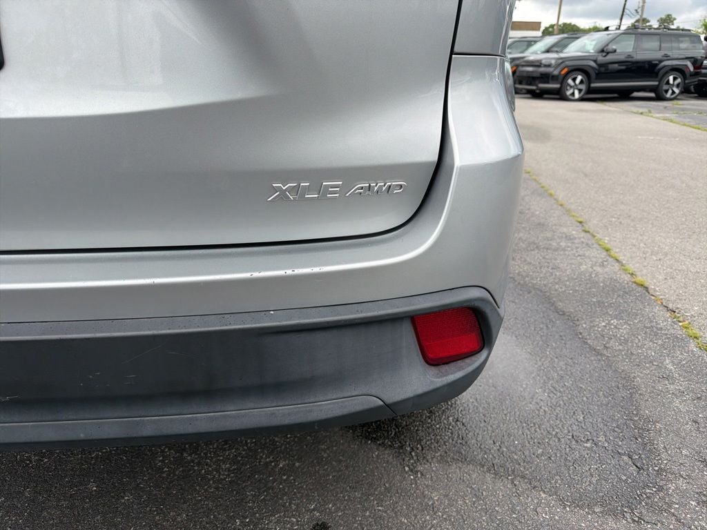 2017 Toyota Highlander XLE Navigation / Clean Carfax / Power Moonroof / 3rd R