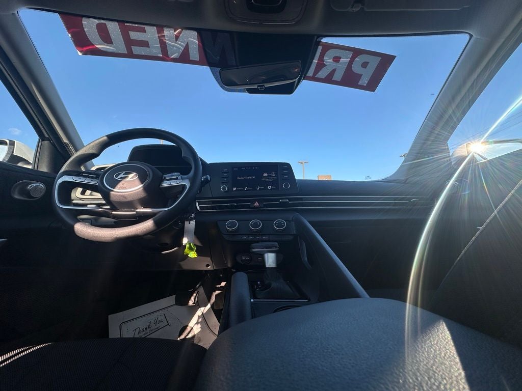 2025 Hyundai Elantra SE