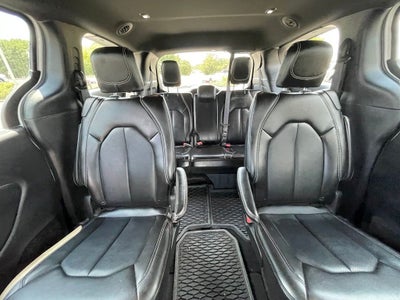 2025 Chrysler Pacifica Select