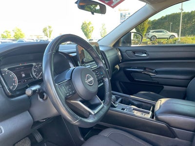 2022 Nissan Pathfinder SV