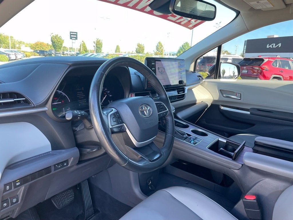 2021 Toyota Sienna XLE 8 Passenger