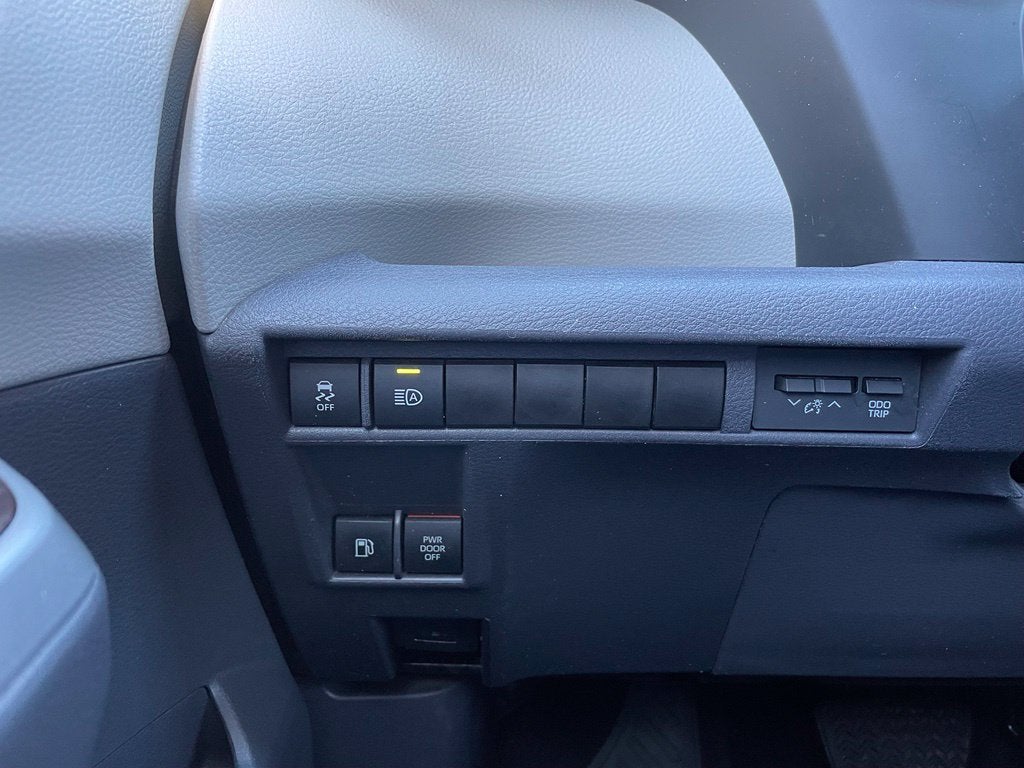 2021 Toyota Sienna XLE 8 Passenger