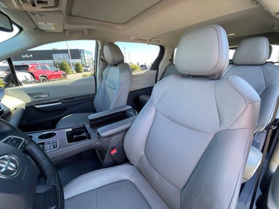 2021 Toyota Sienna XLE 8 Passenger