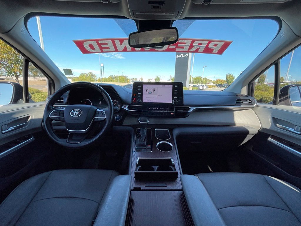 2021 Toyota Sienna XLE 8 Passenger